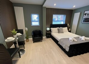 Desk, iron/ironing board, WiFi, bed sheets