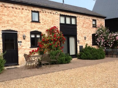 Pretty Farm Cottage in charming peaceful village
