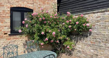 Pretty, Rural Cottage in charming peaceful village