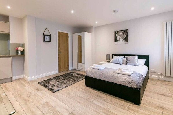 Desk, iron/ironing board, free WiFi, bed sheets