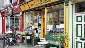 A storefront with a sign reading "Arjuna Vegetarian 100% Vegetarian." - Modern Studio - just off Mill Rd nr train station (Cambridge)