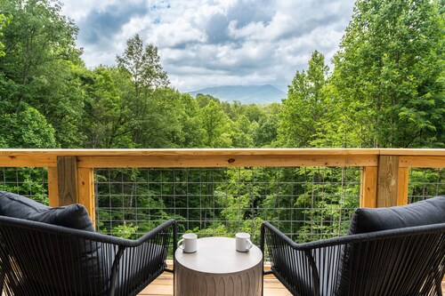 Stunning Luxury Retreat With Sweeping Mountain Views!  Something for Everyone!