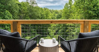 Stunning Luxury Retreat With Sweeping Mountain Views! Something for Everyone!