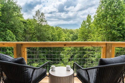 Stunning Luxury Retreat With Sweeping Mountain Views!  Something for Everyone!