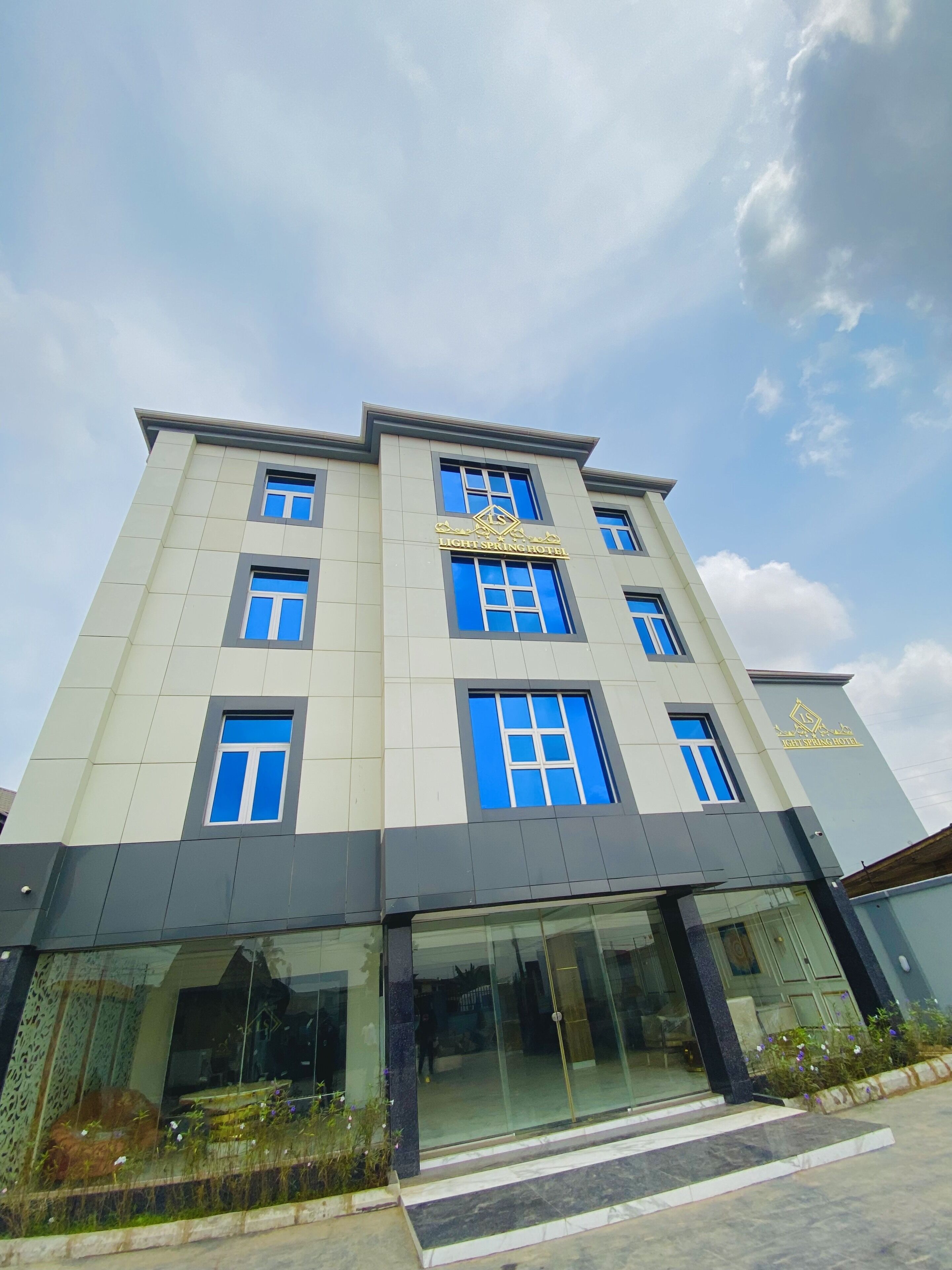 واجهة المنشأة