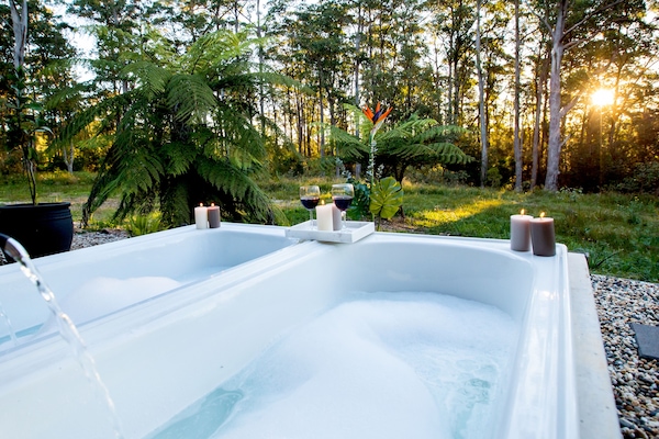 Outdoor spa tub
