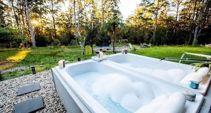 Dorrigo accommodation, twin outdoor baths under the stars,120 ac. river & walks