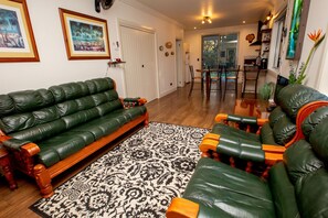 Smart TV, fireplace, DVD player, books