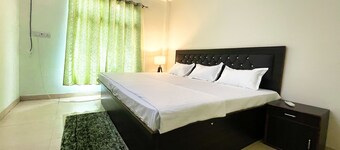 Premium Homestay near Triveni Sangam for upto 12 people, at AFFORDABLE price!