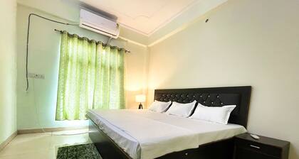 Premium Homestay Near Triveni Sangam for Upto 12 People, at Affordable Price!