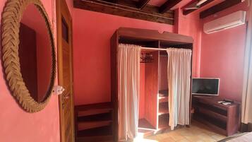 1 Schlafzimmer, Bügeleisen/Bügelbrett, Bettwäsche