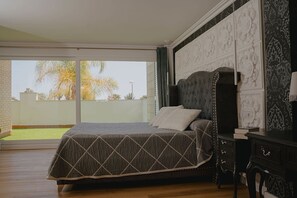 7 chambres, fer et planche à repasser, Wi-Fi, draps fournis