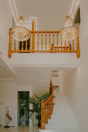 المنشأة من الداخل