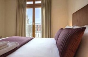 2 bedrooms, iron/ironing board, free WiFi, bed sheets - Apartment in the City center.
 (Birmingham)