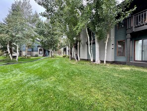 Exterior - Pet Friendly 1+Loft with Views on Snowcreek Meadow (Mammoth Lakes)