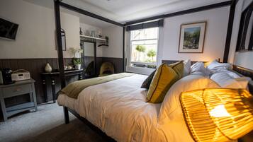 Premium Double Room, 1 King Bed | Free WiFi