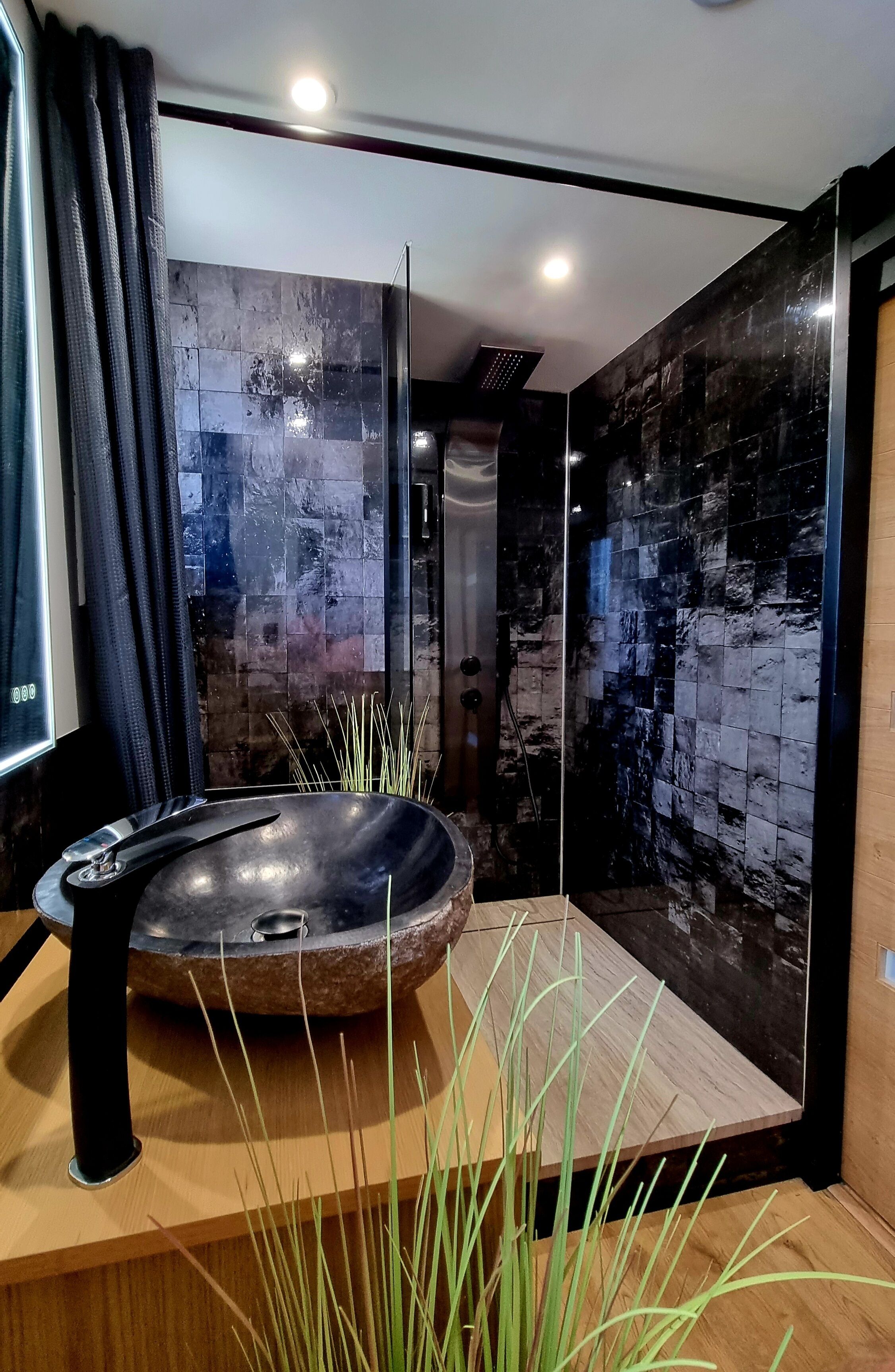 Dusche, Haartrockner, Seife, Shampoo