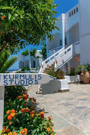 Exterior detail - Kurmulis Studios, Maisonette with Pool View! (Stalos)