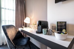 Premium Double Room | Desk, free WiFi, bed sheets - Raststättenhotel Dresdner Tor Süd (Wilsdruff)