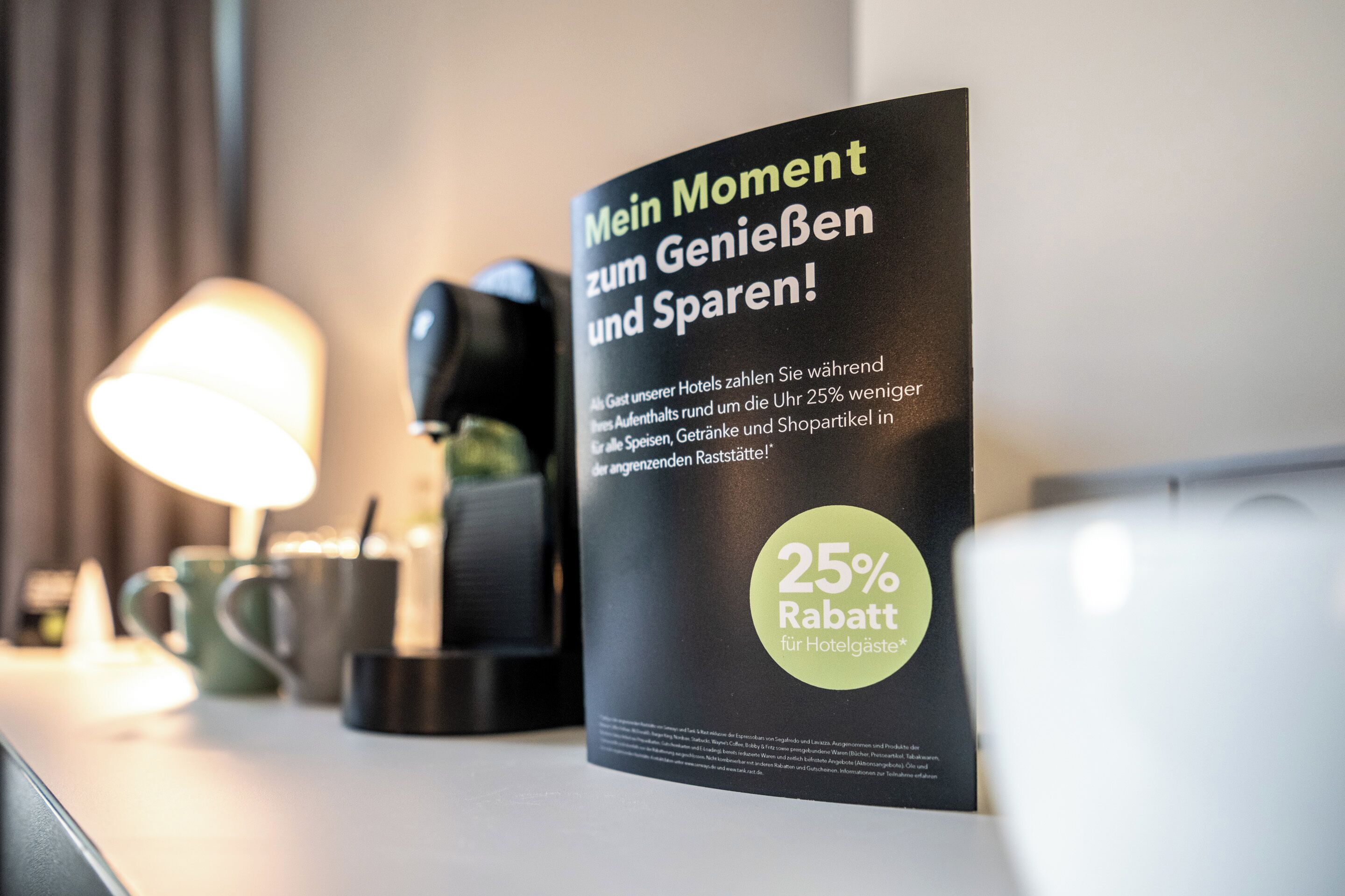 A sign offering a 25% discount for hotel guests.