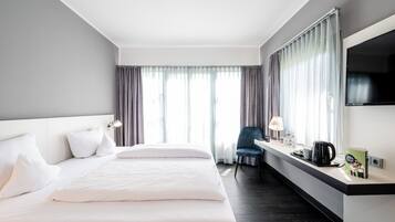 Premium Double Room | Desk, free WiFi, bed sheets