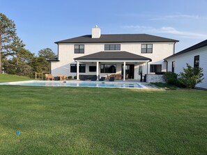 Exterior - Immaculate large House available for US Open 2026; 2 miles south. (Southampton)