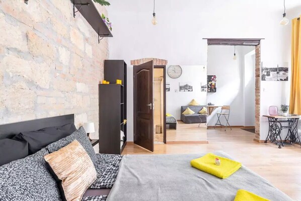 1 chambre, fer et planche à repasser, Wi-Fi, draps fournis