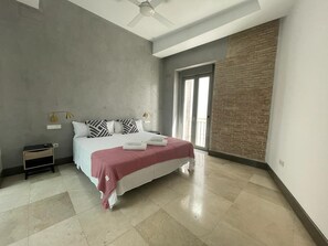 4 bedrooms, iron/ironing board, travel crib, free WiFi - Brand New Amazing House by Cathedral/giralda +pool (Sevilla)