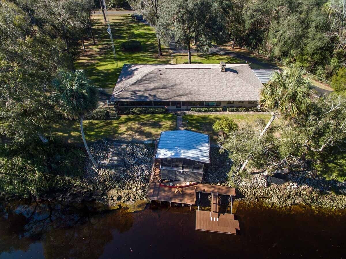 Secluded riverfront luxury home w/heated pool and private dock- Sleeps 15