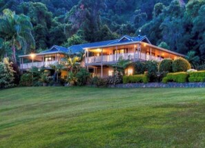 Stunning traditional building with a central entrance and beautifully landscaped gardens.