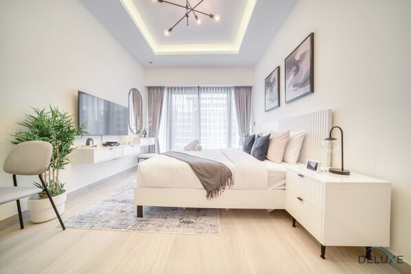 Een kluis op de kamer, een strijkplank/strijkijzer, gratis wifi