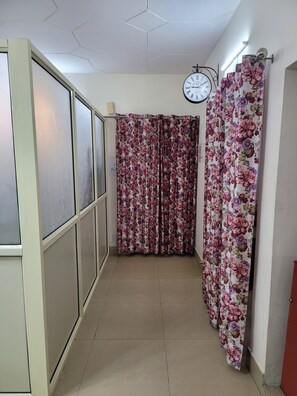 Shared Dormitory | In-room safe, iron/ironing board, free WiFi - Dhairya Villa Home Away From Home (Jammu)