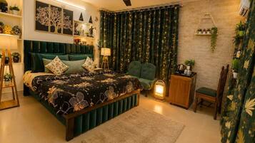 Deluxe Quadruple Room | In-room safe, iron/ironing board, free WiFi