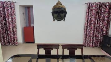 Shared Dormitory | In-room safe, iron/ironing board, free WiFi