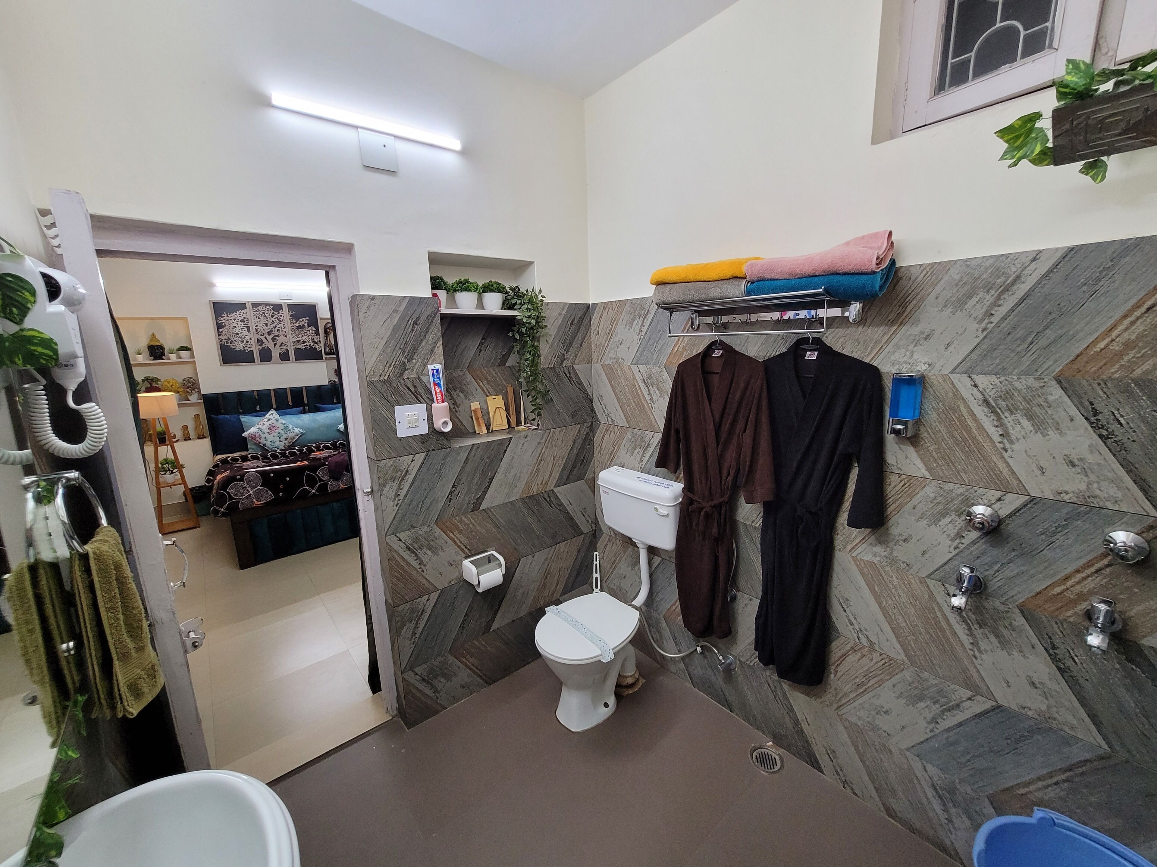 Deluxe Quadruple Room | Bathroom