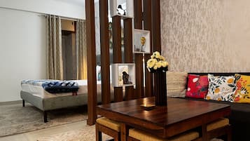 1 habitación, tabla de planchar con plancha, wifi y ropa de cama