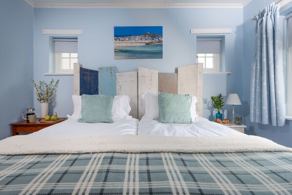 4 bedrooms, iron/ironing board, Internet, bed sheets