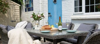 Mermaid Cottage, Carbis Bay -  a house that sleeps 8 guests  in 4 bedrooms