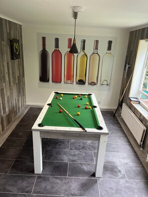 House | Game room