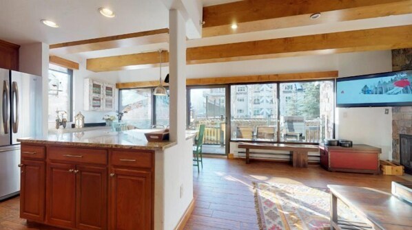 Condo (Landmark Condos 2 Bedroom in Lionshea) | Extérieur