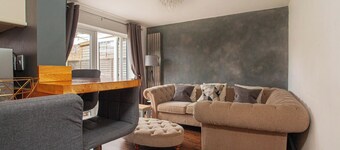 3bed House, Sleeps 7 - Hot Tub, Garden, Parking