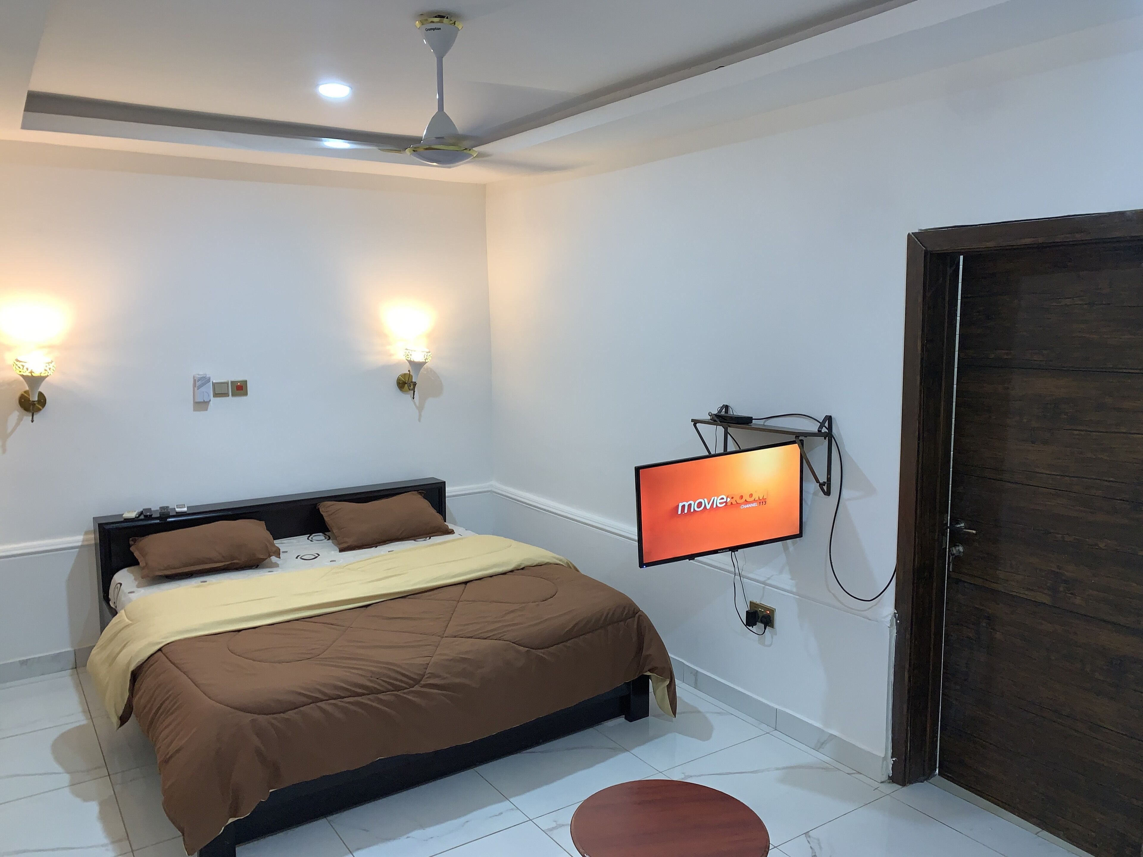 1 dormitorio, tabla de planchar con plancha, wifi y ropa de cama