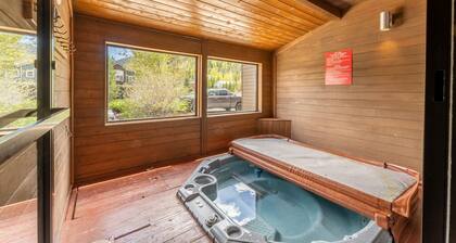 Half Block to Frisco Main St, Comfy & Convenient Condo w/ Shared Hot Tub
