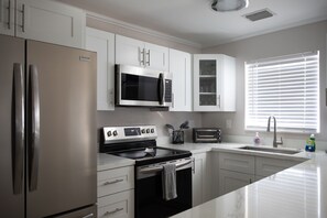 Fridge, microwave, oven, stovetop - Tranquil Retreat by the Beach-4 bedroom 3 bath home w/private pool, parking (Key West)