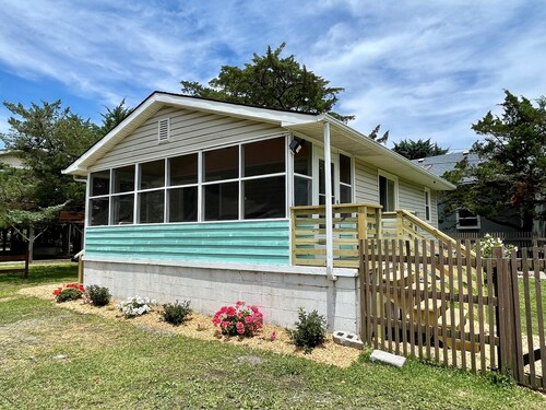 Dunn In the Sun: Pet Friendly with large fenced yard.