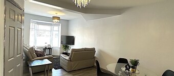 Charming House Close to City Centre Free Parking