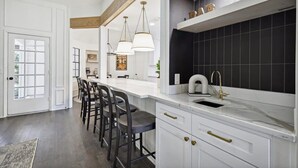 Coffee/tea maker, fridge, microwave, oven - Allen Abode - 4 Bedrm. Pool, Fire Pit , Charm (Allen)