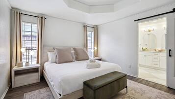 4 bedrooms, desk, iron/ironing board, WiFi