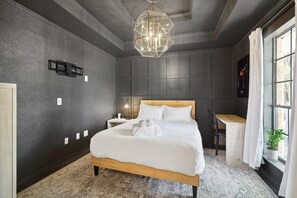 4 bedrooms, desk, iron/ironing board, WiFi