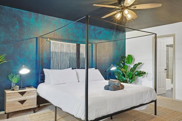 5 bedrooms, desk, iron/ironing board, WiFi